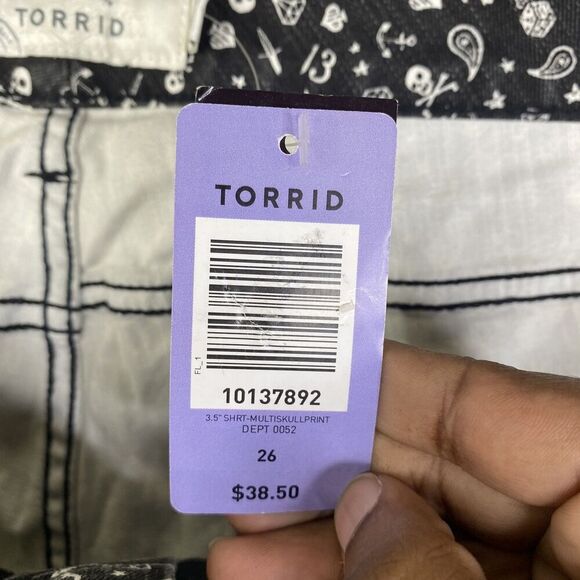 Torrid Shorts Womens 26 Black White Skull Print Denim 3.5" High Rise Raw Hem - Picture 7 of 11